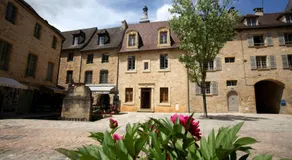Le Grenier du Chapitre son loft avec les poutres et l'appartement une chambre sans les poutres - Image 4
