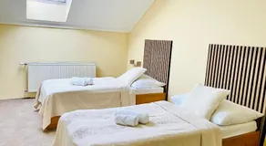 Hotel Nostalgia - Image 2