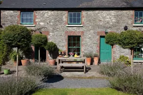 Luxury 18th Century Georgian Stable Yard House - Image 4