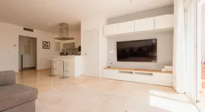 Modern Penthouse with Private Jacuzzi, Panoramic Sea and Lake Views - 8 min to Puente Romano - Image 2