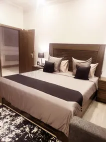 Vintage Luxury Hotel - Image 2
