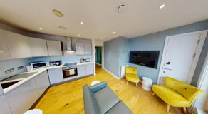 Quay Apartments Manchester - Image 5