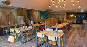 Lodge Nine for 6 with Hot Tub - Spa Resort in Devon - Image 4