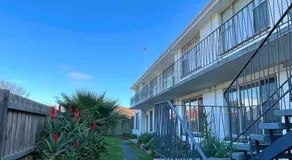 Central Apartment near Dandenong Hospital & Market - Image 4