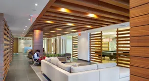 Luxury 2BR KING Bed, Rogers Centre & Parking - Image 4