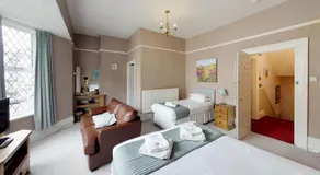 The Tudor Guest House - Image 5