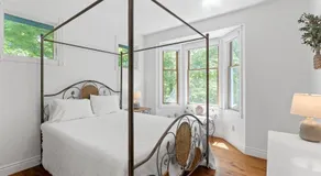 Experience luxury at Lakefront Villa - Image 2