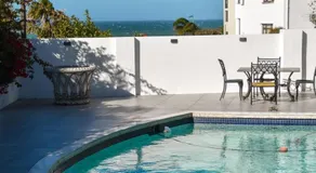 Posh Spot on the beachfront strictly bookings of 4 or 5 guests - Image 5