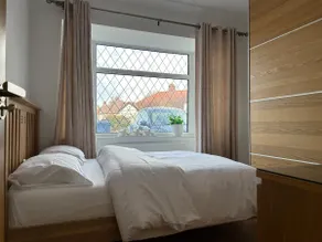 Lovely 2-Bedroom Bungalow, Northolt London R44 - Image 2
