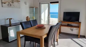 Apartamento primera línea Roses con vistas al mar AV-09 - Image 3