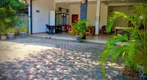 Trinco Salom Rooms & Restaurant - Image 3