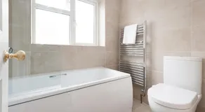 Idéalement situé, chalet de 3 chambres avec jardin et parking (10 personnes) - Image 2
