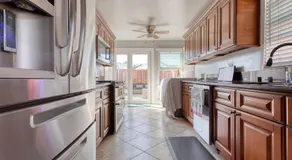 New Belmont Shore Retreat with free Parking Walk to Beaches - Image 4