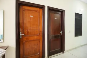 Hotel O Wave Inn Guest House - Image 5