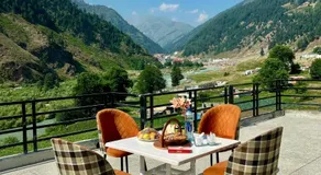 Iconic Hotel & Restaurant - Image 4