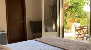 House with Garden in Peratata - 10' from City Center - Image 2