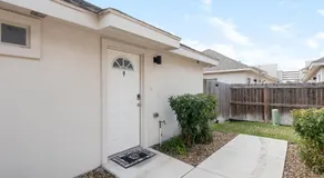 Stylish Furnished 2Bd 2Ba Apartment with Wifi Close to Shopping and Entertainment in McAllen Month to month contract on long term stays - Image 4
