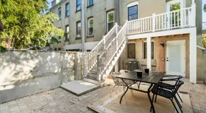 Holiday Home Brownstone City Stay 5BEDS, Private Dual Units - Image 2