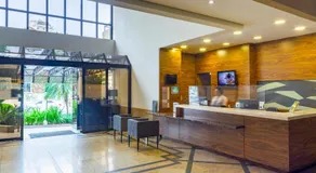 Apto Batel dentro do Hotel com Vaga e Piscina - Image 5