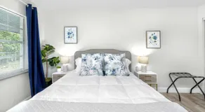 1 Block to Downtown - 7 min to beach - King bed & Free parking - Image 2