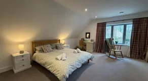 Quiet and Cosy Retreat with Parking - Image 5