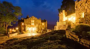 HIGHLANDS CASTLE overlooking Lake George plus 2 other CASTLES & SUITES - Image 4