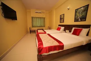 Hotel Kamat Plus - Image 2