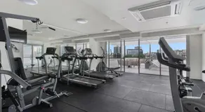 Modern City Pad, 1-Min to Showgrounds - Image 5