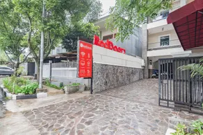RedDoorz Plus @ Bagusrangin Street - Image 4