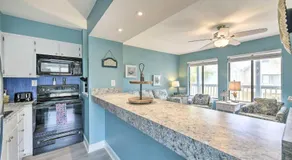 Panama City Condo w/ Balcony & Pool, Walk to Beach - Image 5