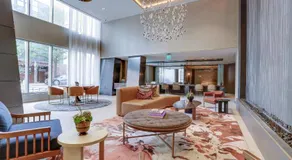 Stylish Condo at Clarendon with Rooftop Views - Image 2