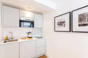 Snug Cuppin Street Apartment - Image 4