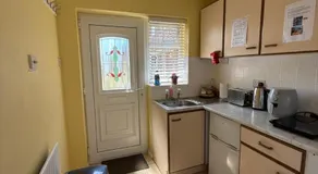 Cosy Apartment with Private Access and Kitchenette in Guildford - Image 2