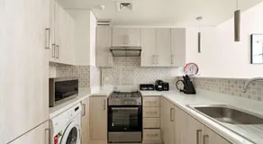 Stylish 1BR in Palm Jumeirah with Rooftop Pool - Image 5