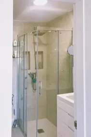 The White Apartment: Luxus, Strand und Design - Image 2