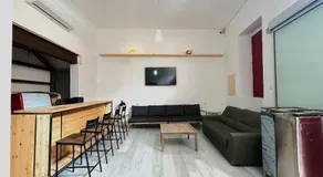 Dragon's Den Hostel - Image 2