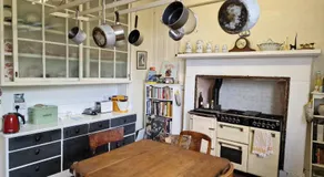 Huge Double Room In Victorian House - Image 5