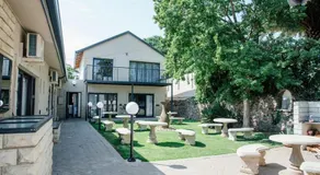 The Perfect Corner Guesthouse - Image 2