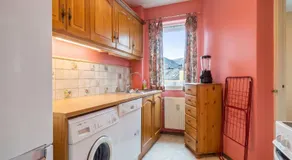 JS10 - 2BR Central Bergen Views - Image 3