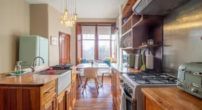 Beautiful, traditional 2 bed flat w free parking - Pass the Keys - Image 3