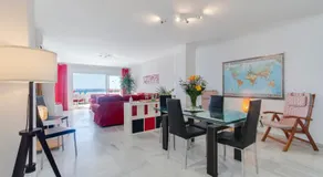 Appartement \"Deluxe On The Beach\" avec vue sur la mer, Wi-Fi et climatisation - Image 4
