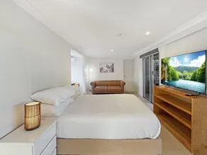 Spacious Beach Studio With Alfresco Dining - Image 2