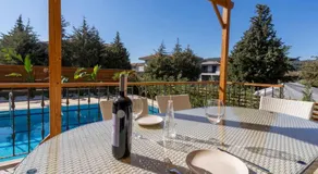 Luxurious Villa with Pool and Great Garden - Image 5