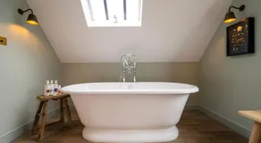 The Bottle & Glass Inn - Garden View - Room 1 - Image 4
