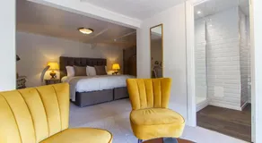 Parva Farmhouse Riverside Guesthouse - Image 2