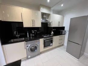 4 Wharncliffe Drive - Image 4