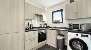 Heathrow Gateway Apartments with Underground Parking - Image 2