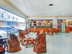 RedDoorz Plus at Plaza Hotel Tanjung Pinang - Image 5