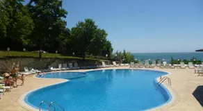 Ahilea Hotel - Free Pool Access - Image 3