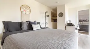 Modern 2 BR 2BA Biz Friendly Duplex with Fast Wi-Fi and Workspaces - Image 2